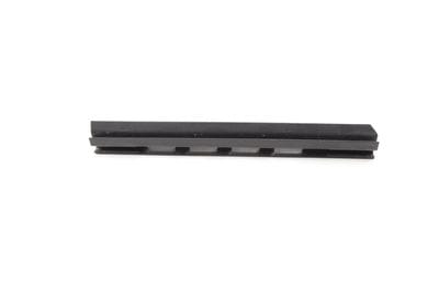 LOWER DOOR RETAINING STRIP / BRACKET (CENTER) 4F0833345B