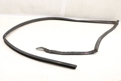 LOWER DOOR SEAL / WEATHER STRIPPING 4M0839119D