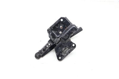 LOWER HOOD LATCH 4B0823509