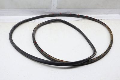 OUTER DOOR SEAL / WEATHER STRIPPING 4E0837912L
