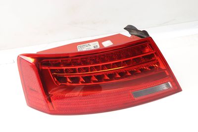 OUTER LED TAIL LIGHT / LAMP 8T0945095J