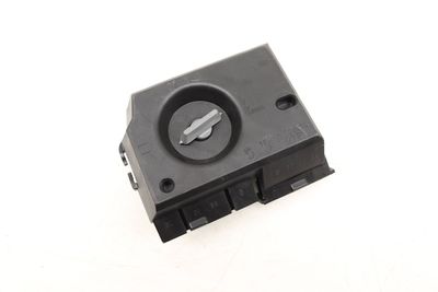 OUTER TAIL LIGHT BULB SOCKET / HOLDER 893945222