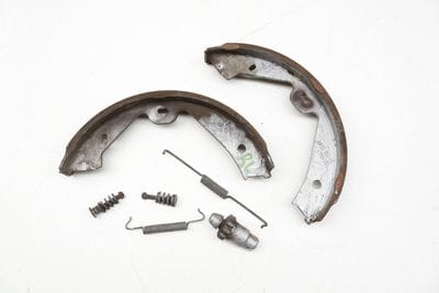 Parking Brake Shoe Set / Kit 9Y4698533A