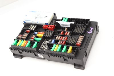 POWER DISTRIBUTION / FUSE BOX 6837091