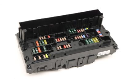 POWER DISTRIBUTION / FUSE BOX 9210863