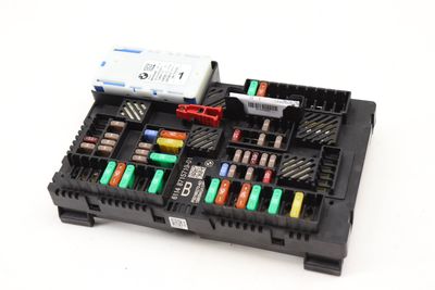 POWER DISTRIBUTION / FUSE BOX 8715719