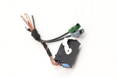 Rear View / Reverse Camera Module Wiring Connector / Pigtail