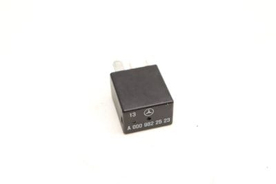 Relay 0009822523