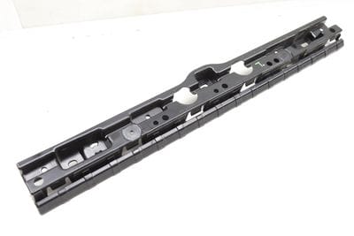 ROCKER PANEL / SIDE SKIRT MOUNT BRACKET (CENTER) 7357133