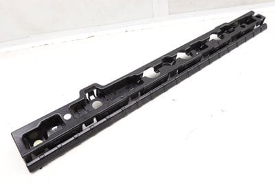 ROCKER PANEL / SIDE SKIRT MOUNT BRACKET (CENTER) 7357135