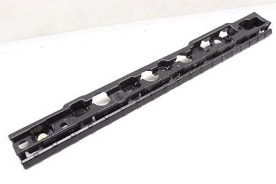 ROCKER PANEL / SIDE SKIRT MOUNT BRACKET (CENTER) 7357136