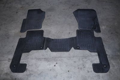 RUBBER ALL-WEATHER FLOOR MAT SET LR006238