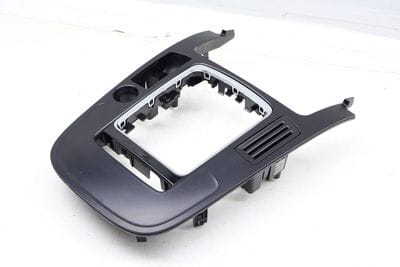 SHIFT / SHIFTER BOOT TRIM BEZEL 8K0864261E