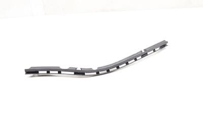 SIDE DOOR RETAINING STRIP / BRACKET (LEFT) 4F0831345E