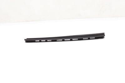 SIDE DOOR RETAINING STRIP / BRACKET (RIGHT) 4F0831346