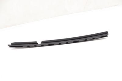 SIDE DOOR RETAINING STRIP / BRACKET (RIGHT) 4F0833346