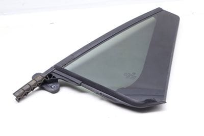 SIDE DOOR WINDOW GLASS 3CM845213