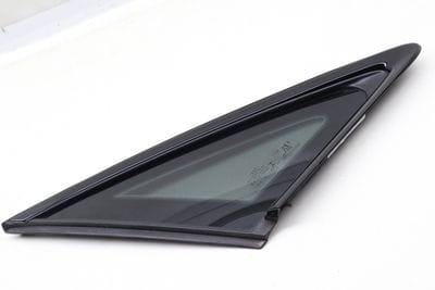 SIDE QUARTER WINDOW GLASS 8V5845297M