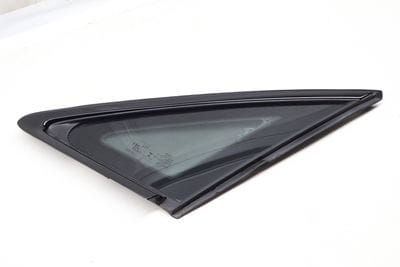 SIDE QUARTER WINDOW GLASS 8V5845298M