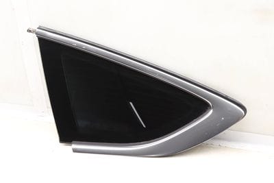 SIDE QUARTER WINDOW / GLASS 8W8845297F