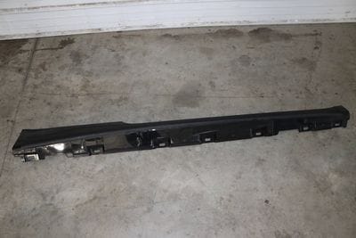 SIDE SKIRT / ROCKER PANEL 8W6853860A