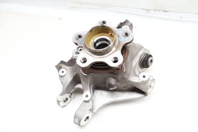 Spindle Knuckle w/ Wheel Bearing 6871030