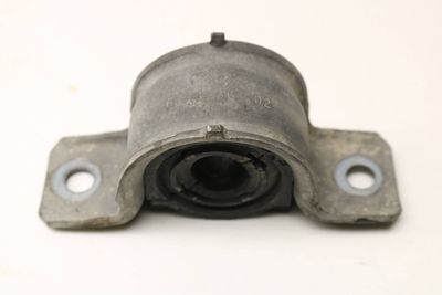 STABILIZER / SWAY BAR MOUNT BRACKET 6771936