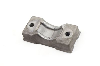 STABILIZER / SWAY BAR MOUNT BRACKET 420411031A