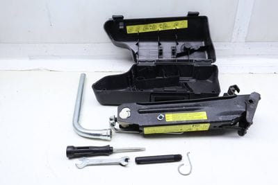 Tool Kit / Jack 4Z7012113