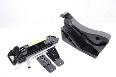Tool Kit / Jack / Wheel Chock Set 7P0012112C