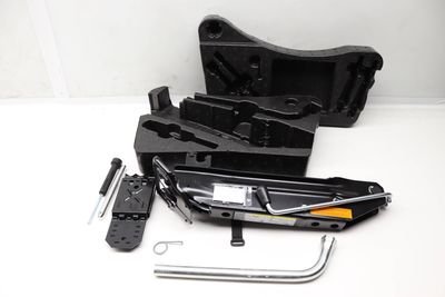 TOOL KIT / JACK / WHEEL CHOCK SET 7P0012112C