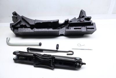 TOOL KIT / SET w/ JACK 3CM012115