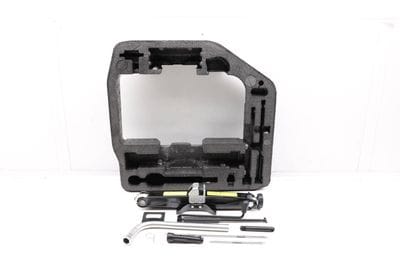 TOOL KIT w/ JACK 8T0012109A