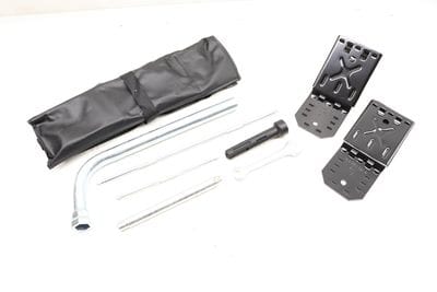 TOOL KIT w/ WHEEL CHOCK SET 8R0012115
