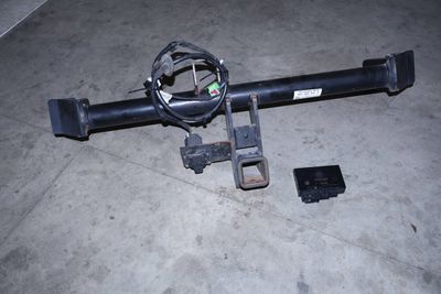 TOW / TRAILER HITCH ASSEMBLY 8R0800491A