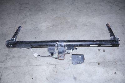 TRAILER / TOW HITCH w/ MODULE 3CN803881B