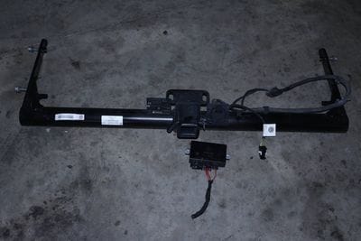 Trailer / Tow Hitch w/ Module 3CN803881C