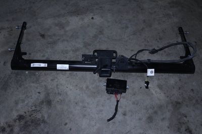 TRAILER / TOW HITCH w/ MODULE 3CN803881C