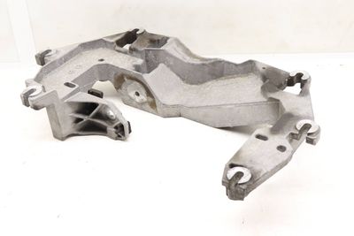 TRANSMISSION MOUNT BRACKET / CROSSMEMBER 6879563