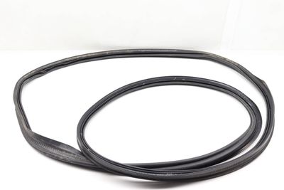 TRUNK HATCH SEAL / WEATHER STRIPPING 8W8827705B