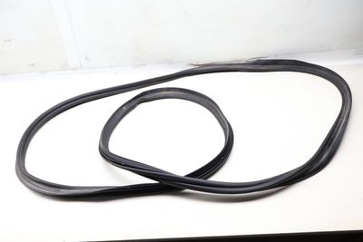 TRUNK LID SEAL / WEATHER STRIPPING 8W8827705C