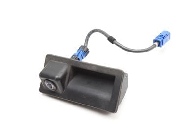 TRUNK RELEASE HANDLE w/ BACKUP CAMERA 7P6827566C