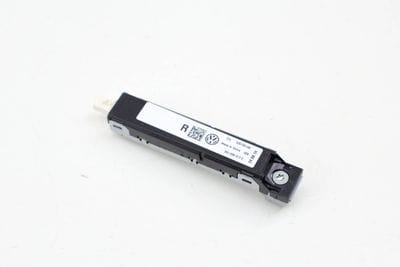 Upper Antenna Booster (AM/FM) 2GJ035577E