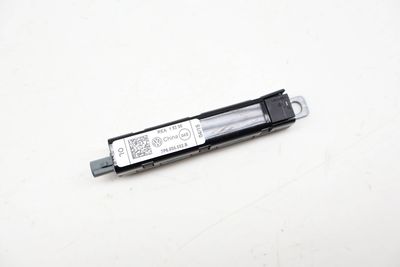 Upper Antenna Booster (AM/FM) 7P6035552B