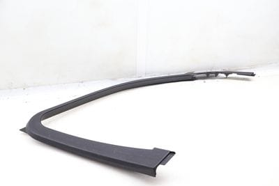 UPPER DOOR WINDOW FRAME TRIM 7410297