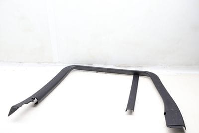 UPPER DOOR WINDOW FRAME TRIM 7410296
