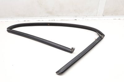 UPPER DOOR WINDOW SEAL / WEATHER STRIPPING LR058560
