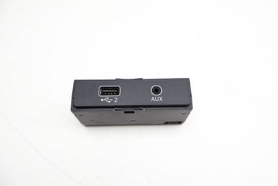 USB / AUX Port Connection 8W0035708