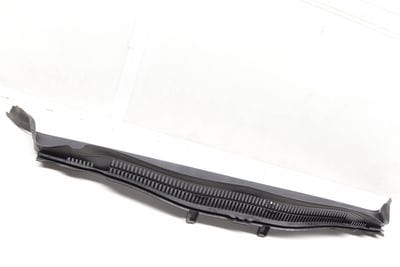 WINDSHIELD COWL / WATER DEFLECTOR / RAIN TRAY 7429610